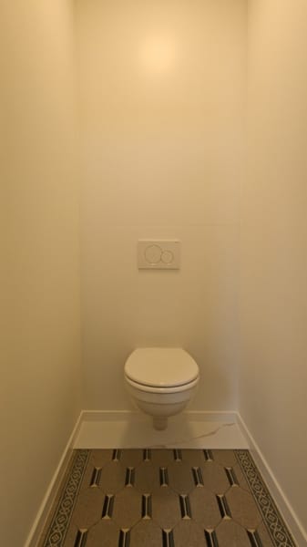 Apart Toilet